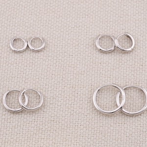 Ensemble de petites créoles câlins de 2 ou 3 paires, simples boucles d'oreilles créoles à charnière câlins empilables tous les jours en argent sterling ou en or 14 carats, cadeau pour elle image 4