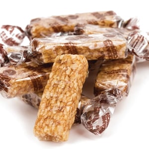 Caramelos crujientes de miel y semillas de sésamo ~ Caramelos clásicos ~ Bolsa de 450 g ~ Bolsa resellable para dulces