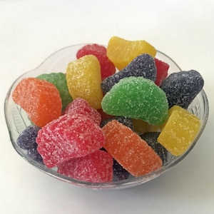 Assorted Fruit Slices Gummi Candy ~ Old Fashioned Fruit Slices ~ Fruit Flavored Jell Slices ~ 10 Ounce Bag ~ Personalized Gift Bag