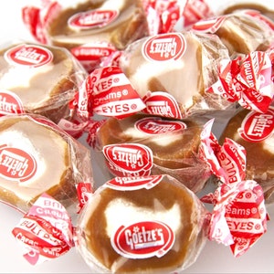 Goetze's Caramel Creams ~ Old Fashioned Candy ~ 8 Ounce Bag (1/2 lb.)  ~ Stand Up Resealable Candy Bag ~ Bullseye Caramel Candy ~ Candy Gift