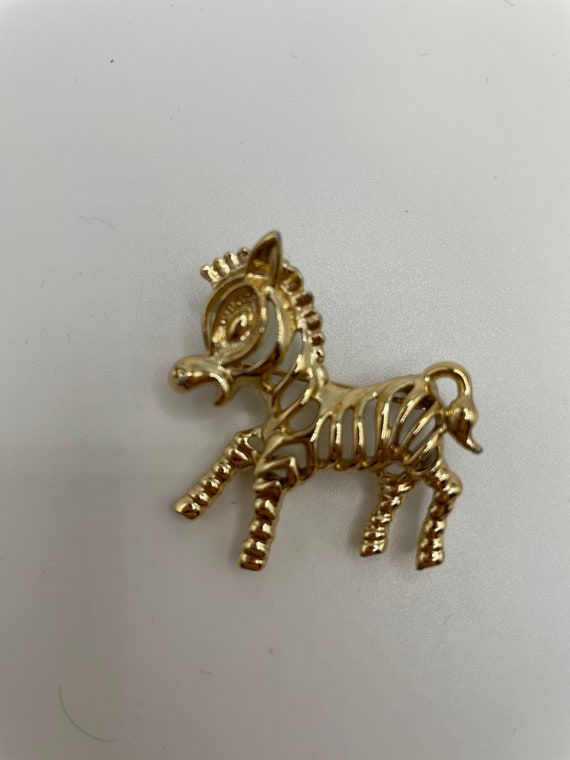 Vintage signed Sarah Coventry1969 Gold Tone Zebra… - image 1