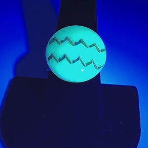 Handcrafted hypoallergenic silver tone wire wrapped uranium glass Czech Republic button ring