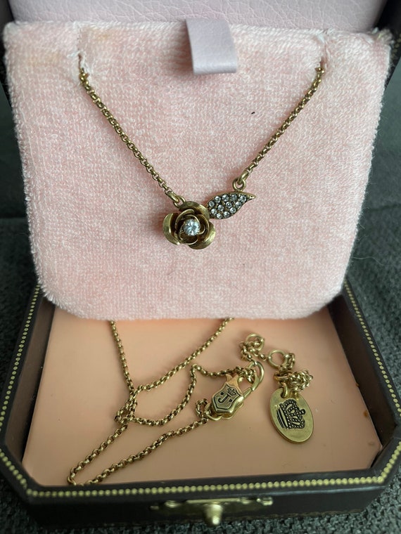 Vintage Juicy Couture necklace. Rose with crystal.