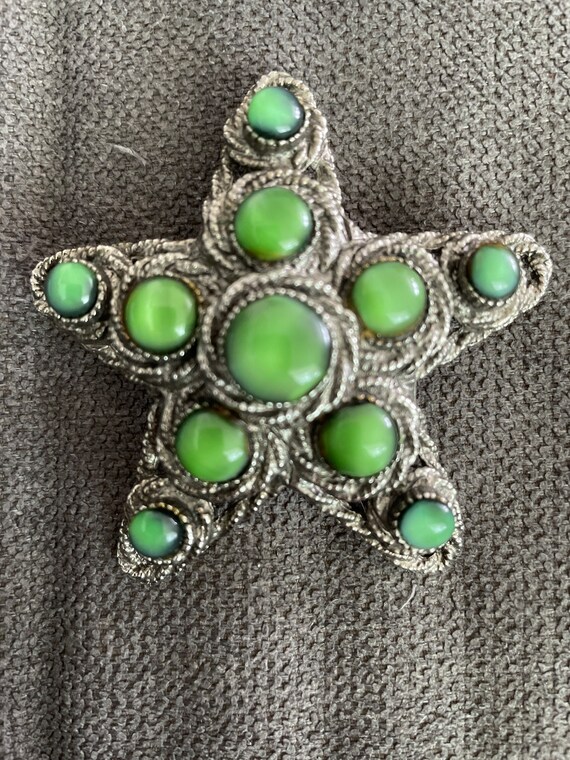 Fabulous HAR STAR Shaped Peridot Green Colored Sto