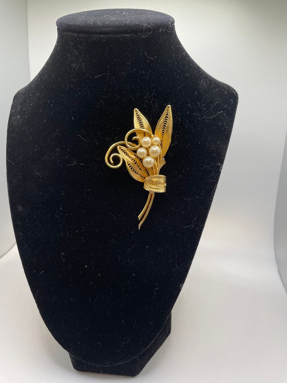 Vintage Corocraft leaf and faux Pearl brooch