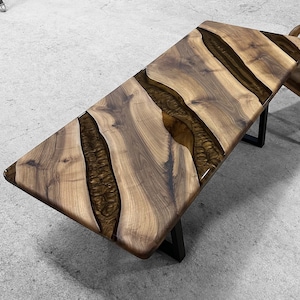 Mesa de comedor de nogal epoxi personalizada: Mesa de madera maciza River