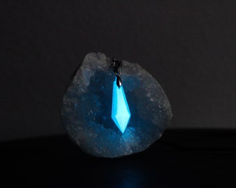 GLOW IN the DARK blue crystal with effect and stainless steel necklace / Esoteric jewelry for parties and everyday life / Fantasy necklaces / Witch