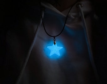 BLUE STAR GLOW noctilucent necklace with star pendant / blue with glitter / jewelry made of epoxy resin with effect / Galaxy Rain Art