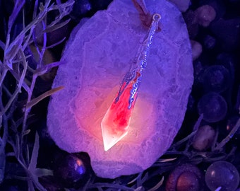 LAVA DROP CRYSTAL Glow in the Dark / pendant with necklace and a special effect / black light, jewelry magic / Galaxy Rain