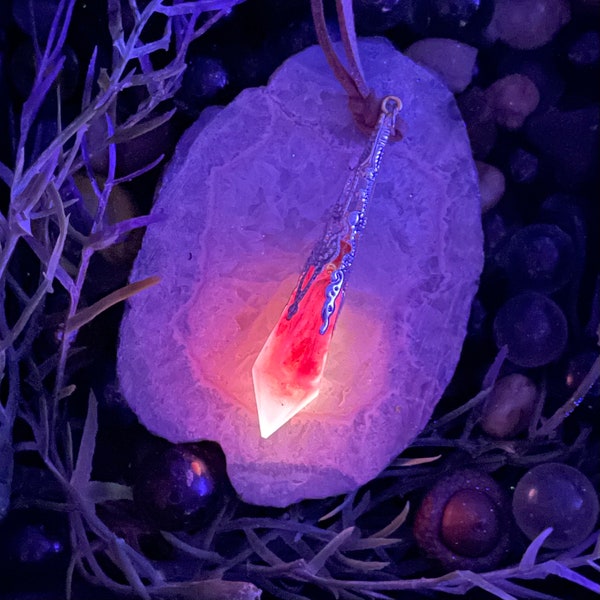 LAVA DROP CRYSTAL Glow in the Dark / pendant with necklace and a special effect / black light, jewelry magic / Galaxy Rain