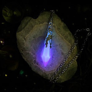 Glowing online crystal necklace