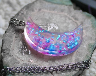 Holographic moon with crystal optics | Pendant with silver necklace 45 cm | Epoxy resin | Moonchild Luna