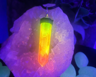 RAINBOW GLOW CRYSTAL made of resin with chain / handmade multi-colored crystal chains / pendant with necklace / brightly colored for party