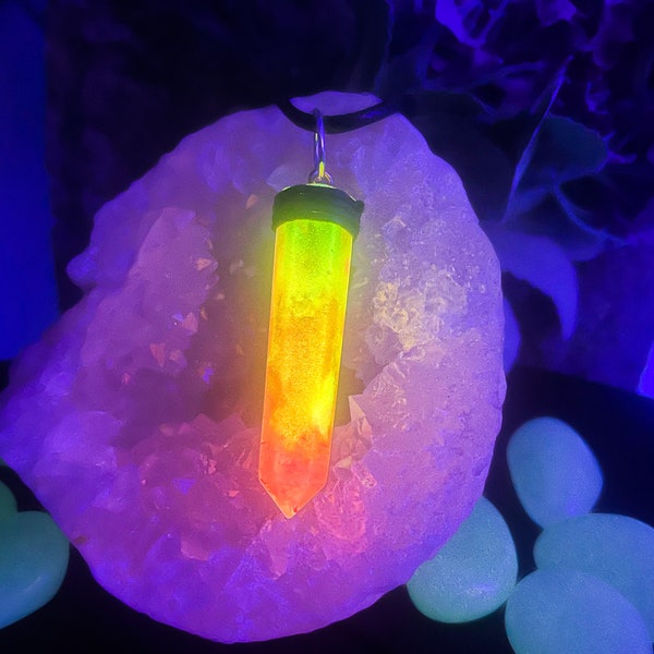 RAINBOW GLOW CRYSTAL made of resin with chain / handmade multi-colored crystal chains / pendant with necklace / brightly colored for party