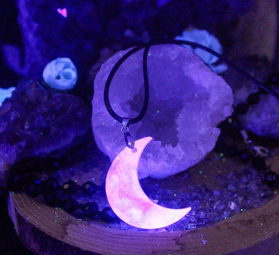 Amazon.com: Hollow Luminous Crescent Moon Necklace Womens Glowing Bead Moon  Pendants Christmas Valentine's Day Jewelry Gift : Clothing, Shoes & Jewelry