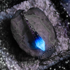 BLUE DREAM GLOW Crystal with chain / Epoxy resin jewelry with luminous effect / For party and rave / Psy esoteric / Handmade