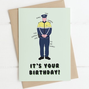 Cartão de aniversário - RING THE GUARDS | Cartão de aniversário engraçado, cartões irlandeses, feliz aniversário, cartão Garda, cartão Gardai, cartões e presentes irlandeses engraçados