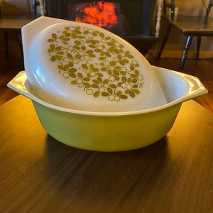 Pyrex Verde Olive Casserole & Candle Serving Cradle Olive, Avocado Green 043 1.5 Quart Vintage MCM image 5