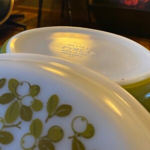 Pyrex Verde Olive Casserole & Candle Serving Cradle Olive, Avocado Green 043 1.5 Quart Vintage MCM image 6