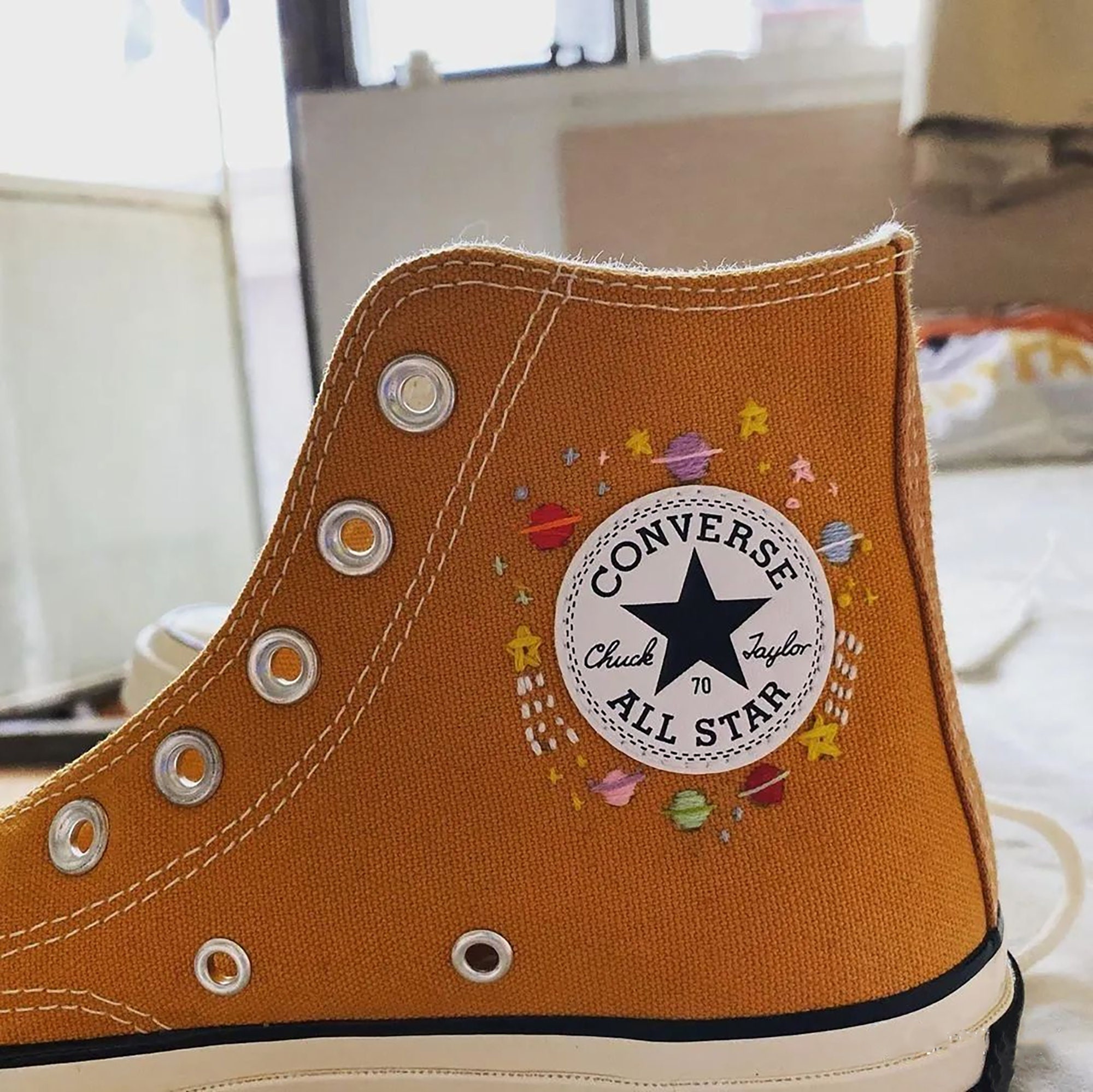 brown converse chunky