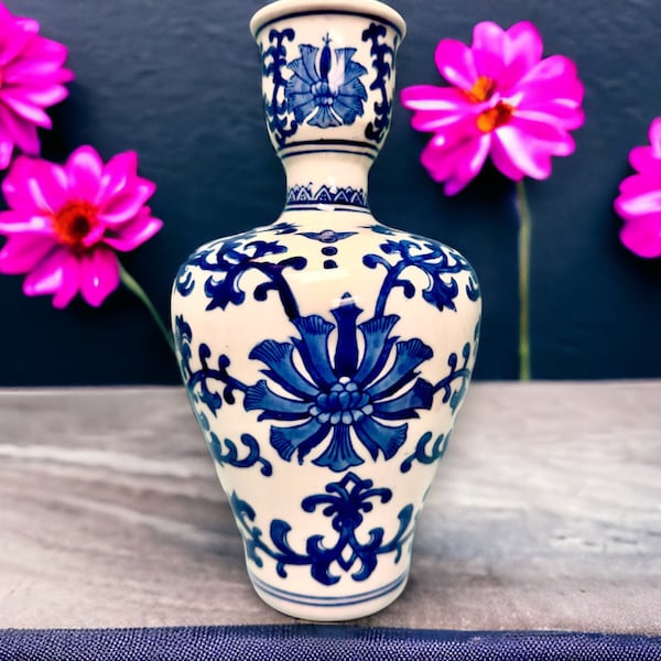 RARE FIND!!!  VINTAGE Chinoiserie Vase