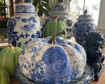 ARTISANAL CHINOISERIE PUMPKIN - " Turkeys in Blue Willow"