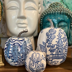 ARTISANAL PAGODA PUMPKINS