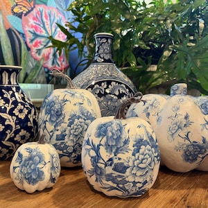 ARTISANAL CHINOISERIE PUMPKIN   &quot;Blue Willow&quot;
