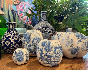 ARTISANAL CHINOISERIE PUMPKIN   "Blue Willow"