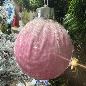 ARTISANAL ORNAMENT  &quot;Pretty in Pink&quot;
