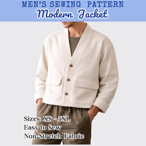 Puede incluir: Una chaqueta moderna color crema con cuello en V y dos bolsillos delanteros. La chaqueta tiene tres botones marrones y está hecha de tela no elástica. El texto en la imagen dice "MEN'S SEWING PATTERN Modern Jacket" y "Tallas: XS - 5XL Fácil de coser Tejido no elástico."