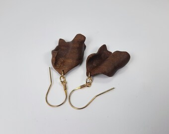 Boucles d’oreilles vent. Boucles d’oreilles suspendues au bois. Boucles d’oreilles naturelles et écologiques. Boucles d’oreilles zéro déchet. Boucles d’oreilles inspirées par la nature.