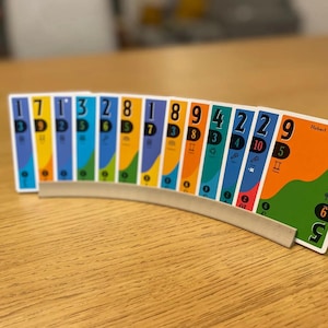 Portatarjetas ergonómico apto para niños y jóvenes jugadores