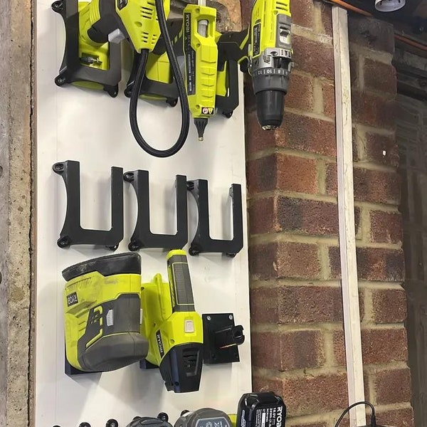 Organiseur mural pour outils électriques Ryobi : solution de rangement peu encombrante