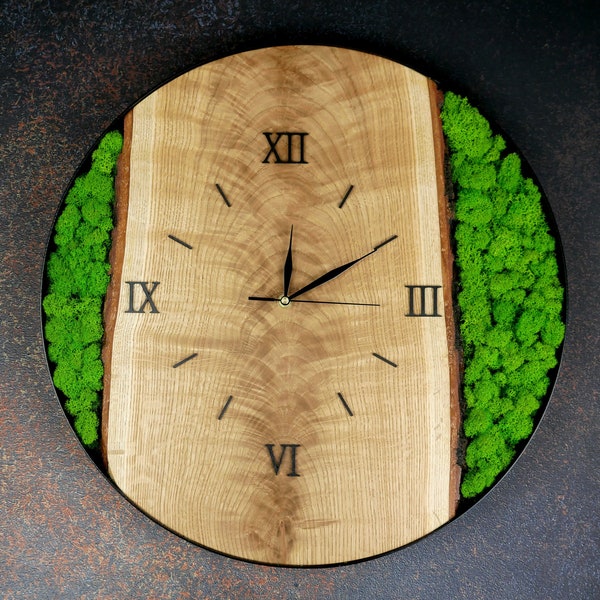 Custom made wall clock with moss. Clock with moss for the living room, bedroom, office.