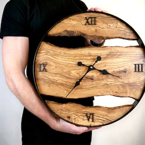 Horloge murale olive sur mesure. Horloge murale pour le salon, la chambre, le bureau. image 2