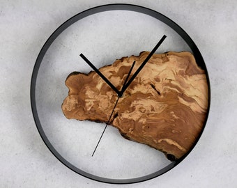 Horloge murale unique en bois d’olivier - Fabriquée à la main