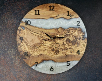 Horloge murale unique faite main en bois d'olivier et résine époxy - Différentes variantes de couleur