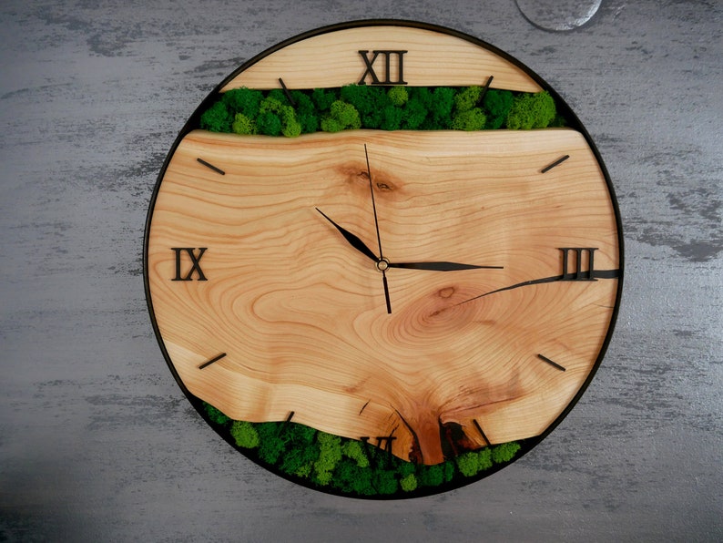 Custom made wall clock with moss. Clock with moss for the living room, bedroom, office. image 2