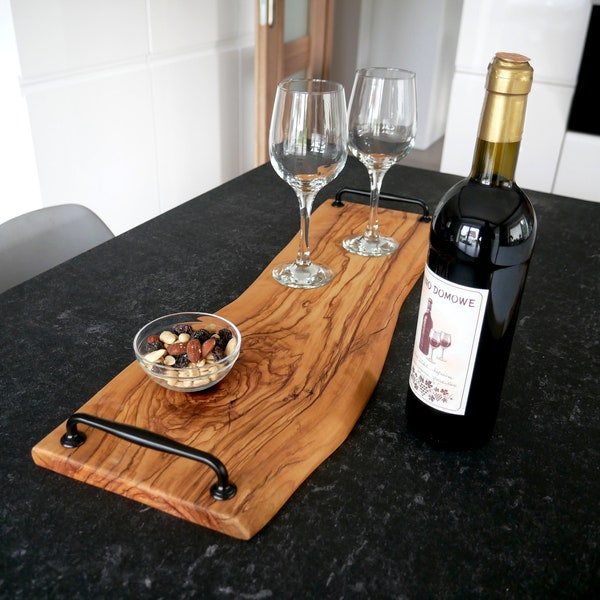 Charcuterie Board Live Edge Wood, Serviertabletts aus Olivenholz mit Griffen, Einweihungsgeschenk, Käsebrett