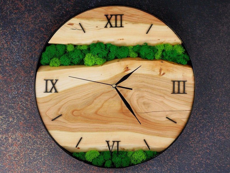 Custom made wall clock with moss. Clock with moss for the living room, bedroom, office. image 1