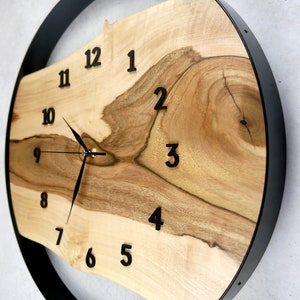 Horloge murale unique en bois de noyer 45 cm Faite à la main image 2