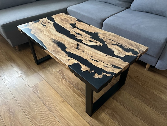 Einzigartige, maßgefertigte Couchtische aus Olivenholz und Epoxydharz - Handgefertigt