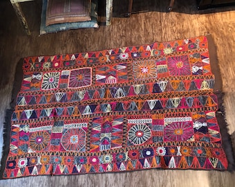 Alfombra kilim vintage de los árabes de las marismas iraquíes, «manta de boda»