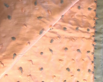 Edredón de satén rosa de 1900