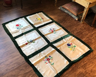 Edredón de satén vintage con ribete de terciopelo floral bordado (63 x 42)