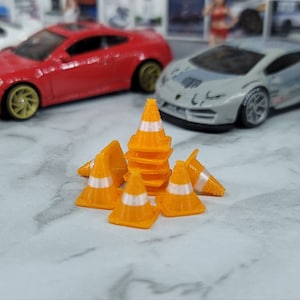 50x Mini Traffic Cones ; Two Tone 1/64 Cones