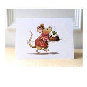 Carte de souris de Noël. Carte individuelle ou lot de 2, 4 ou 8 - Souris festive portant un pudding de Noël ! Carte de Noël A6 illustrée.