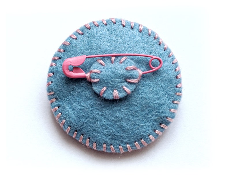 Hand Embroidered Fabric Brooch With and Heart Pattern. Etsy