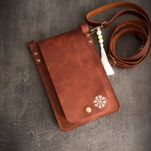 Sacs à main pour téléphone brodés en cuir fait main au point d'étamine Porte-cartes Cadeaux en cuir personnalisés Artisanat Cadeaux portefeuille pour téléphone Cadeaux pour elle Cadeaux en cuir